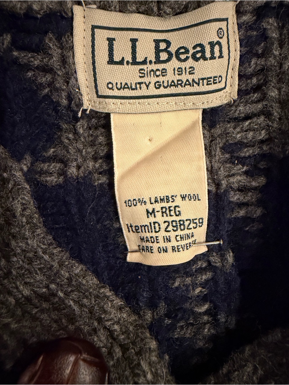 L.L.Bean men’s Fair Isle Henley 100% lambswool Sweater, size medium, grey/navy - Picture 7 of 8